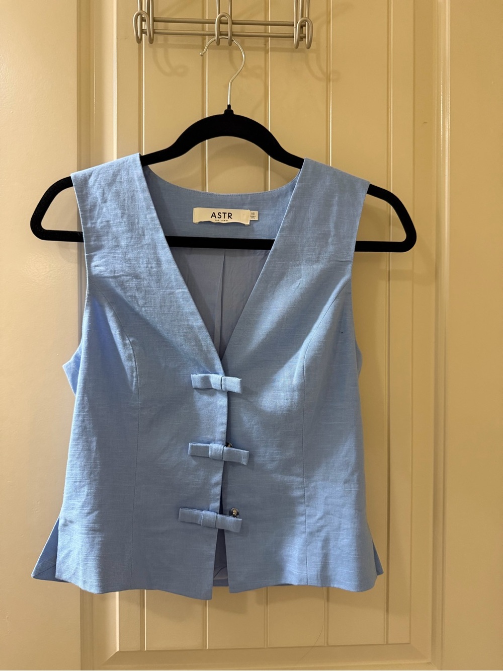 Astr Light Bow front v-neck top